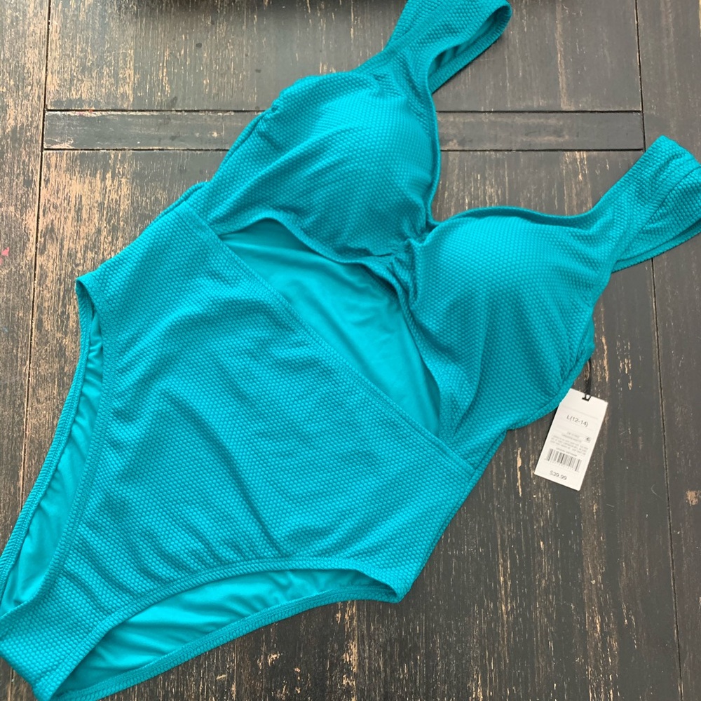 Shade & Shore Women's Swimsuit (NWT)